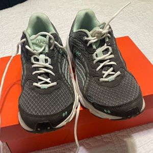 Tenis shoes, gray, 8